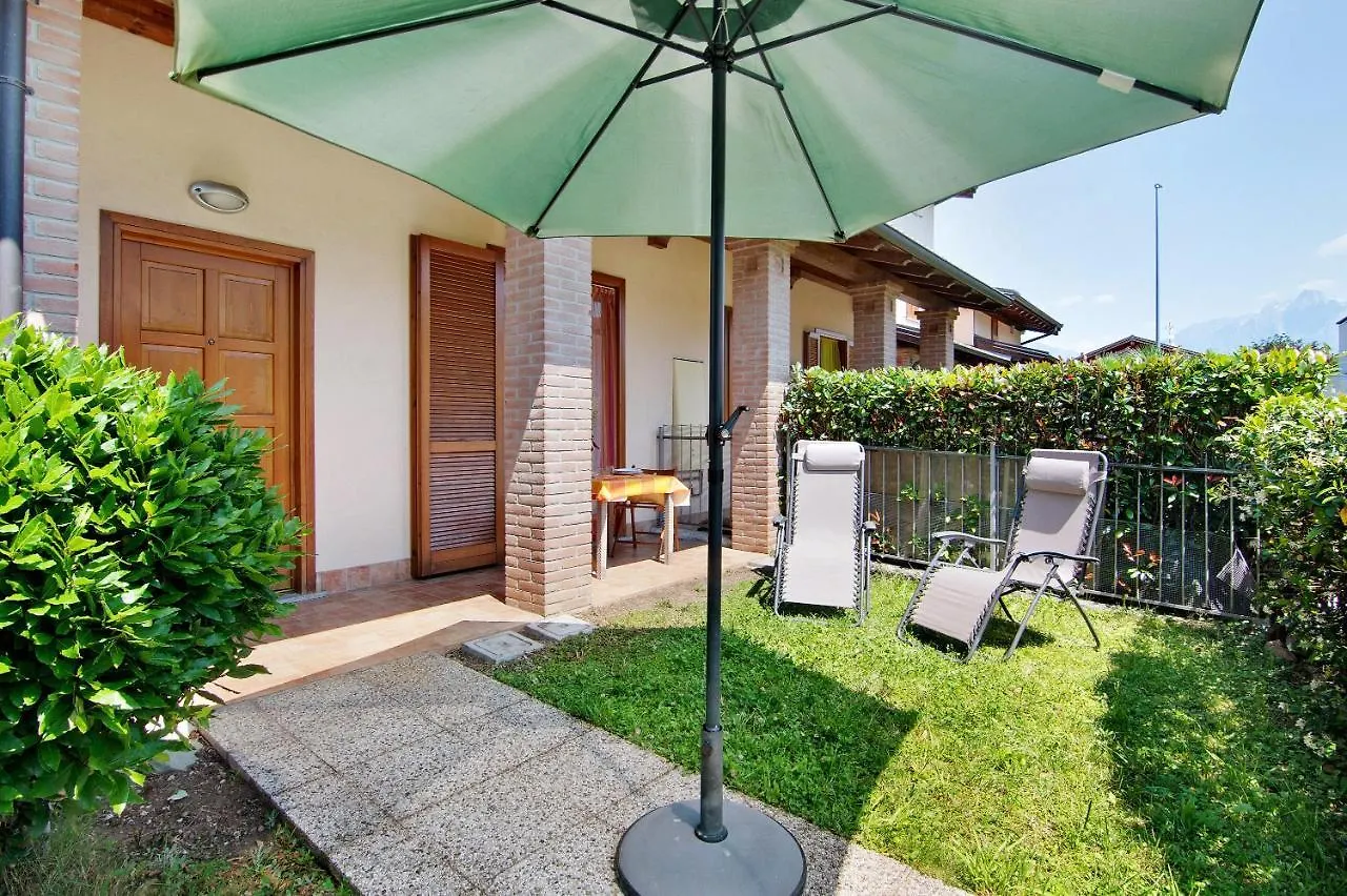 Colorful Apartment Colico Italien